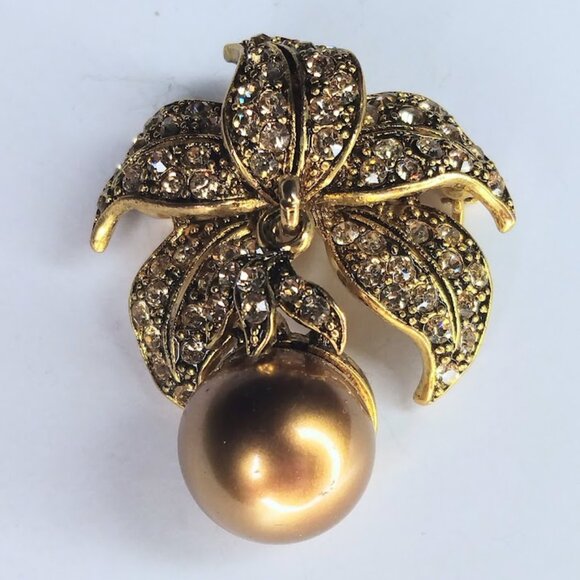 Vintage Gold Tone Metal and Rhinestone Brooch Pin Flower w/ Dandling Faux Pearl - Picture 1 of 6
